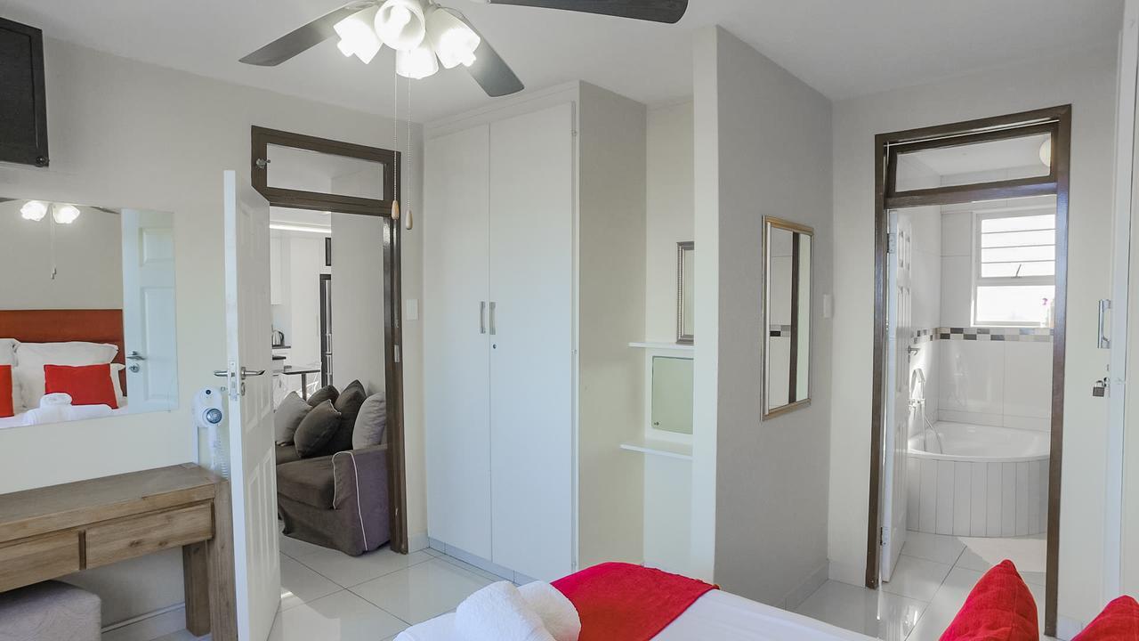 South Coast Beachfront Holiday Apartments Amanzimtoti Dış mekan fotoğraf