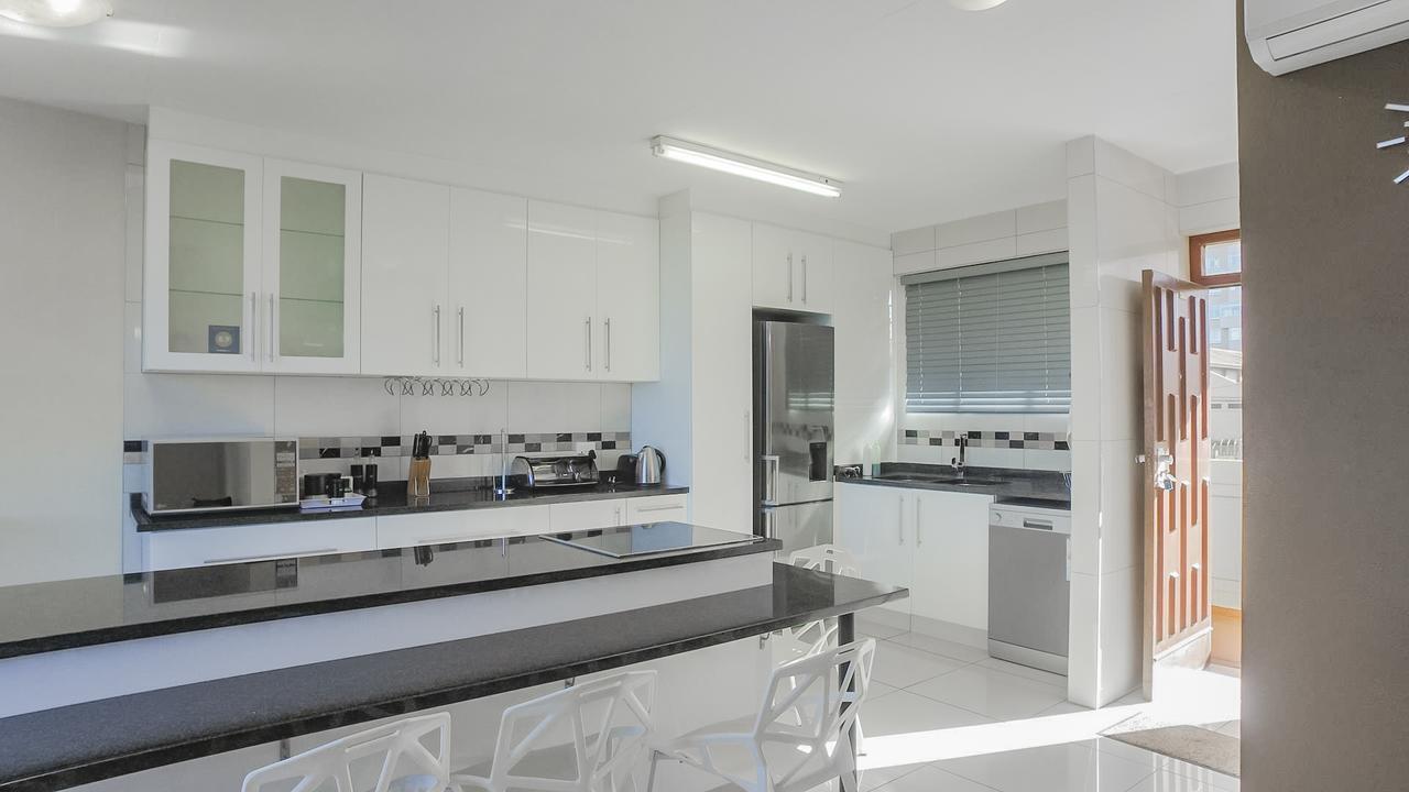South Coast Beachfront Holiday Apartments Amanzimtoti Dış mekan fotoğraf